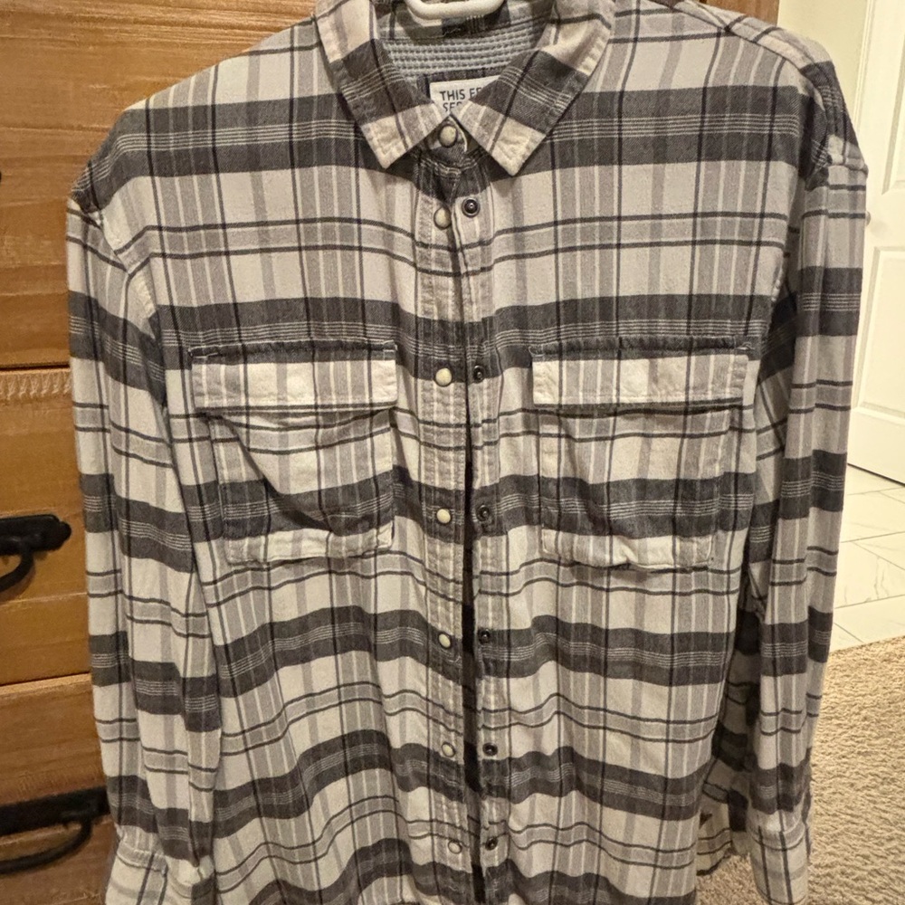 American Eagle Black and Gray Plaid Button Down Shirt
